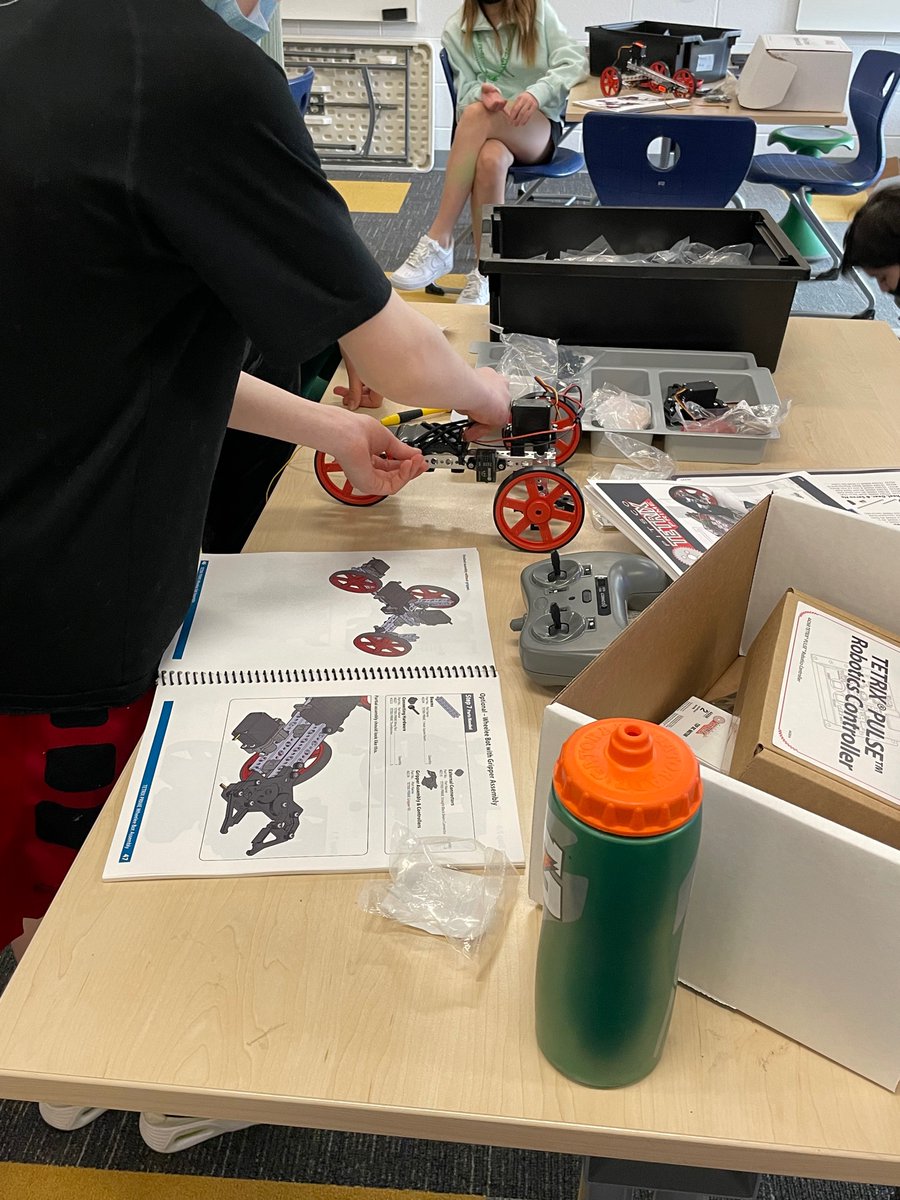 Building robots in 7th grade science! #inspire96