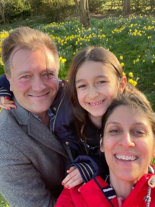 We still aren’t over this photo ❤️

#NazaninIsFree @FreeNazanin