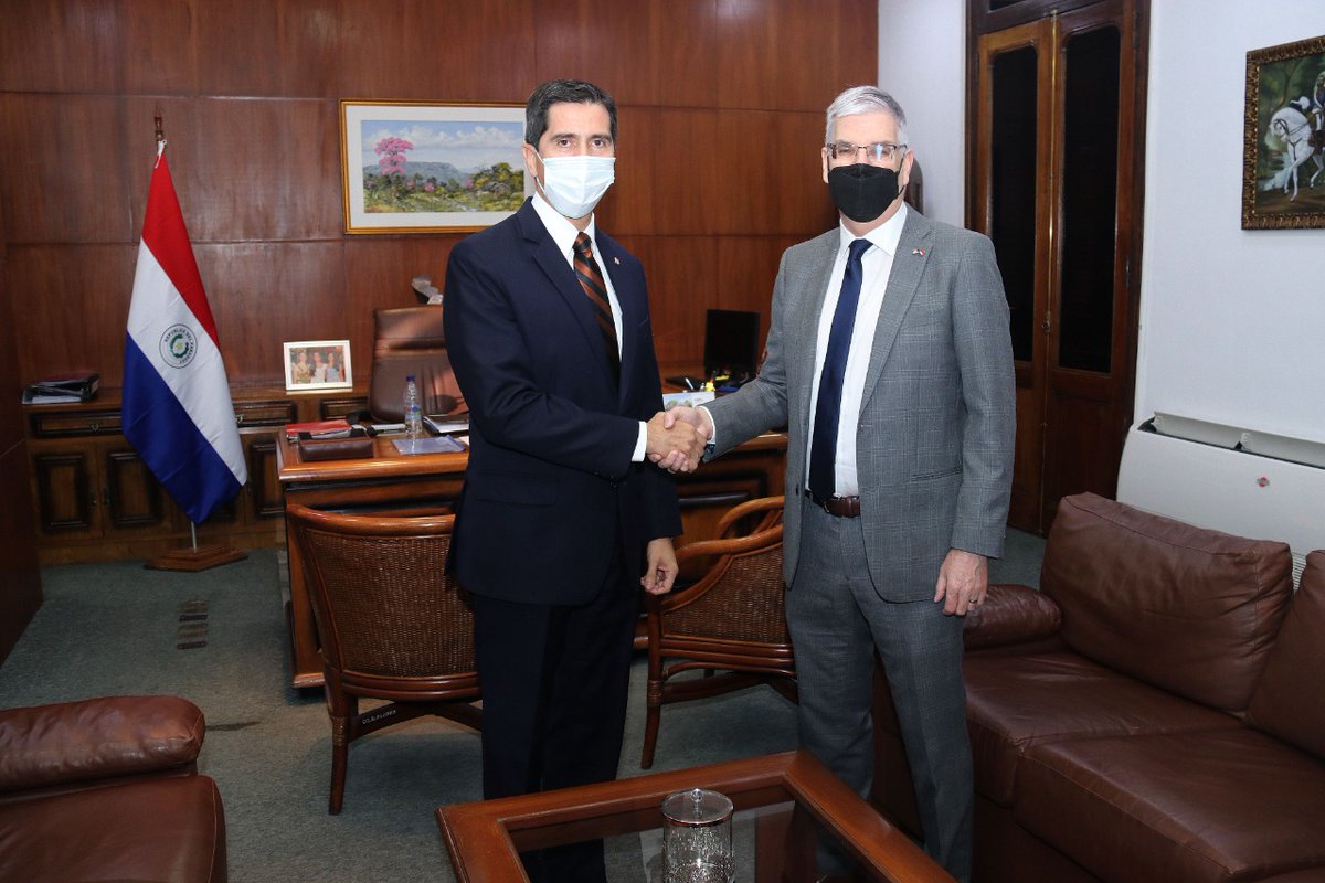 Asumí el compromiso de seguir trabajando por nuestro país, hace casi un mes, como titular de una Cartera del Estado muy sensible e importante. 

Días pasados recibí la visita del Embajador Marc Ostfield, designado por los Estados Unidos de América ante la Rca. del Paraguay