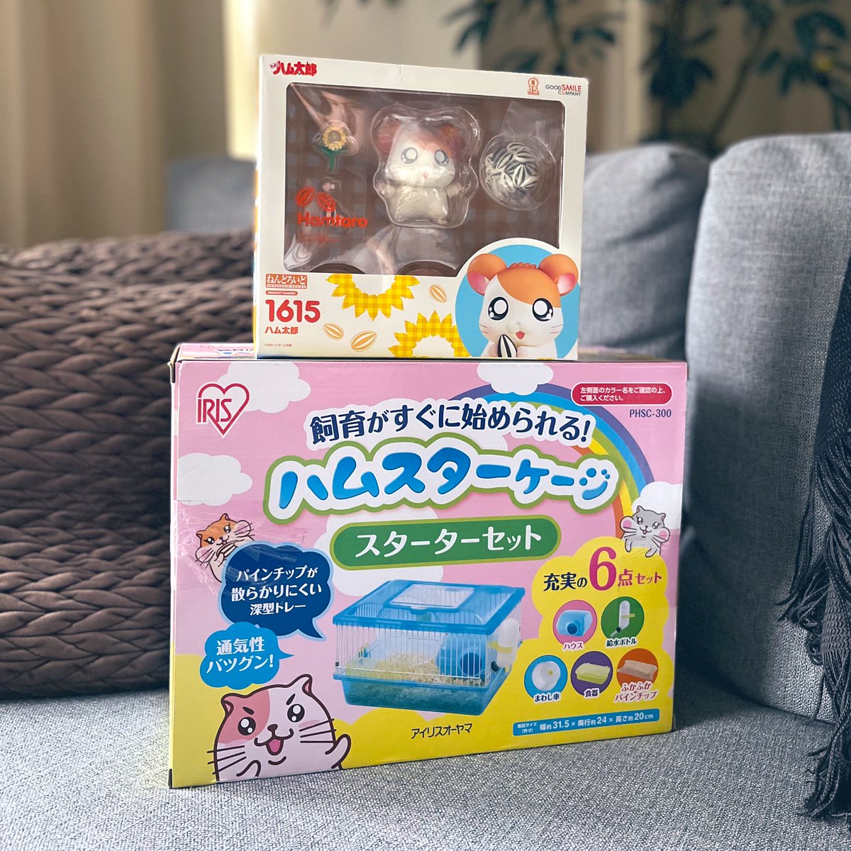 akidearest's tweet image. Boyfriend told me we can’t have a hamster. So I got the new hamtaro figure and put it in a hamster cage to fill the void 🐹 🌻