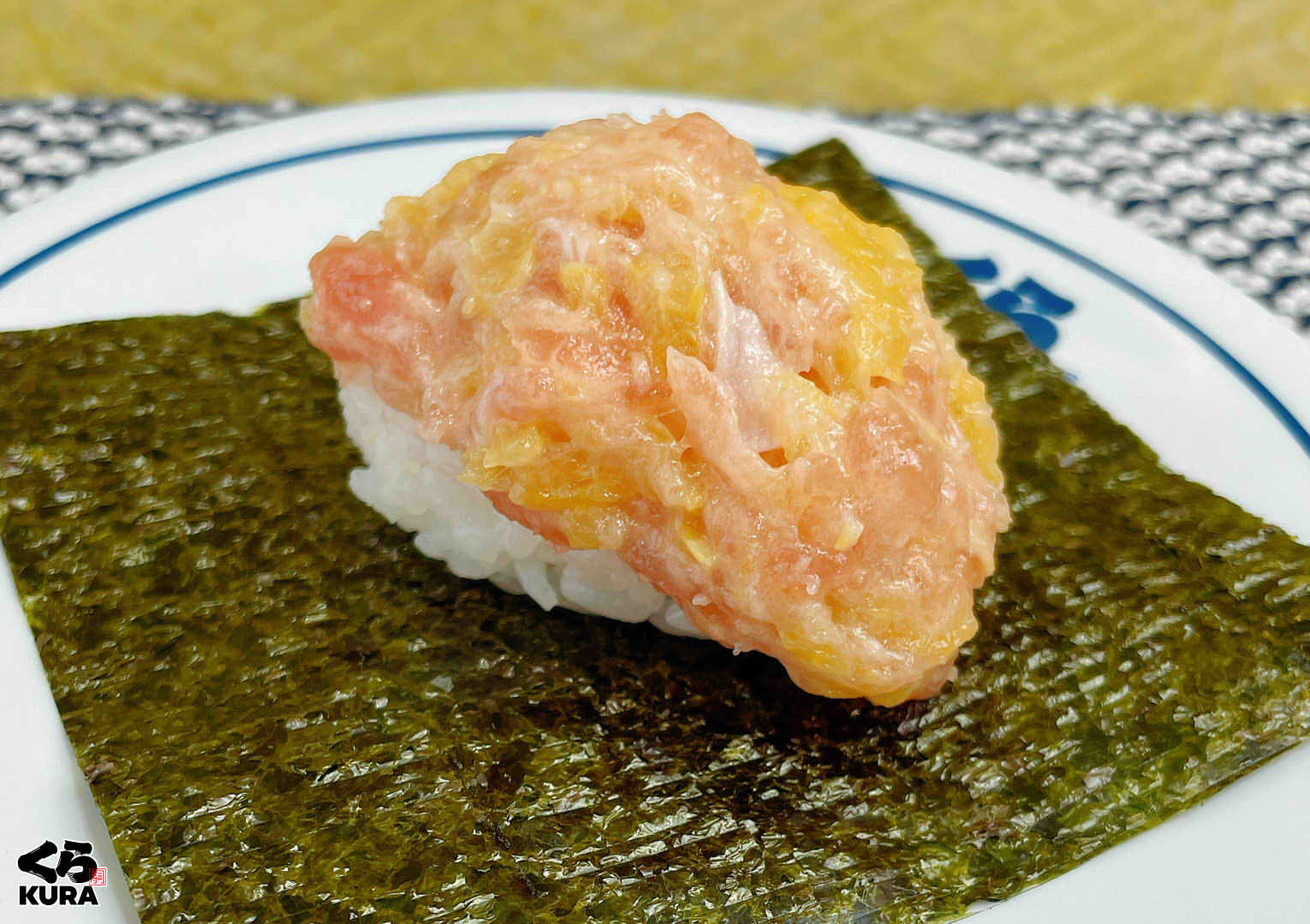 無添くら寿司 公式 まぐたく手巻き まぐろ たくあん ちょっと変わり種のお寿司 口の中でふんわりとろけるまぐろに たくあんの旨みとコリコリとした歯ごたえがアクセント T Co Akhalpsug3 Twitter