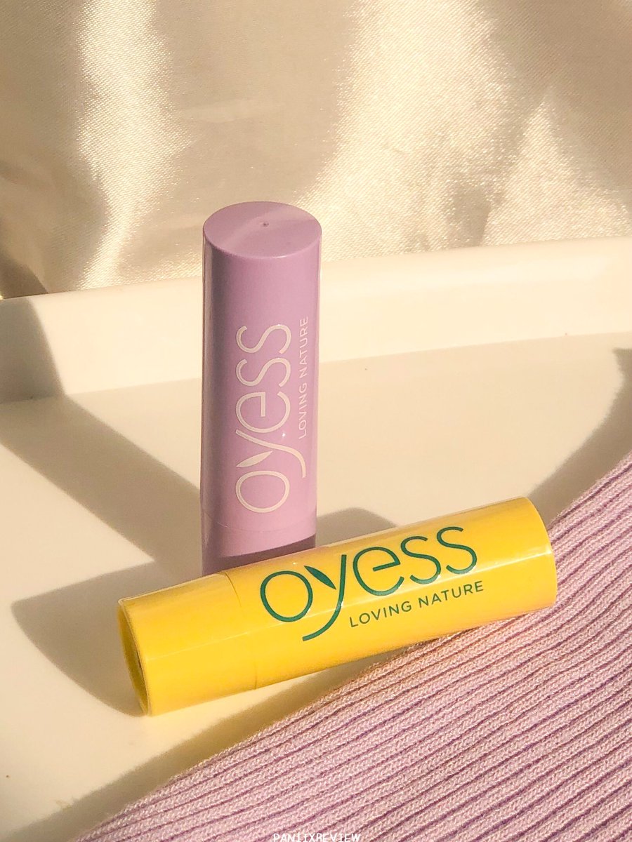 paniixreview's tweet photo. ได้ของเล่นใหม่ น้อง soft lip จาก oyess ✨ น้องนำเข้าจากเยอรมัน แพคเกจคือน่าร้าก น้องสีม่วงเป็นสูตร extra care เหมาะกับคนปากแห้ง กลิ่นละมุนฟีลโคโค่นัท น้องสีเหลืองเป็นสูตร ginger กลิ่นสดชื่น ทั้ง 2 สูตรคือให้ความชุ่มชื้นดี แต่ยังสบายปากคับ♥︎ #ใช้ดีบอกต่อ #ไว้รีวิวห้ามขายของโว้ยย https://t.co/oM3urXcRFJ