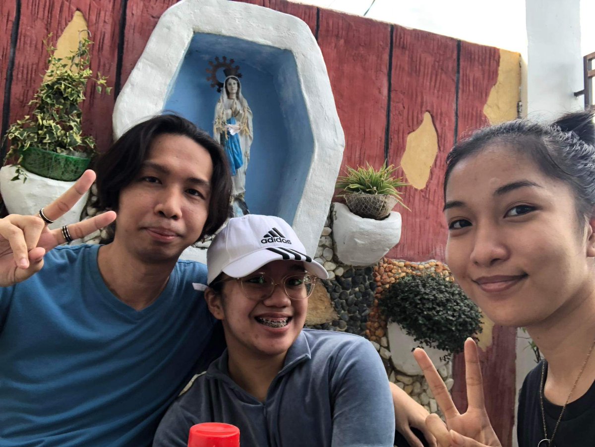 RouE_MiharU's tweet photo. It's really nice to be with my lil sissies once in a while. Sana next time kumpleto na 😌🖤
#MeAndMyLilSissies #ChikasAndChill #ForAMoment
#SisblingsFromAnotherWombs https://t.co/EYGDlr9myM