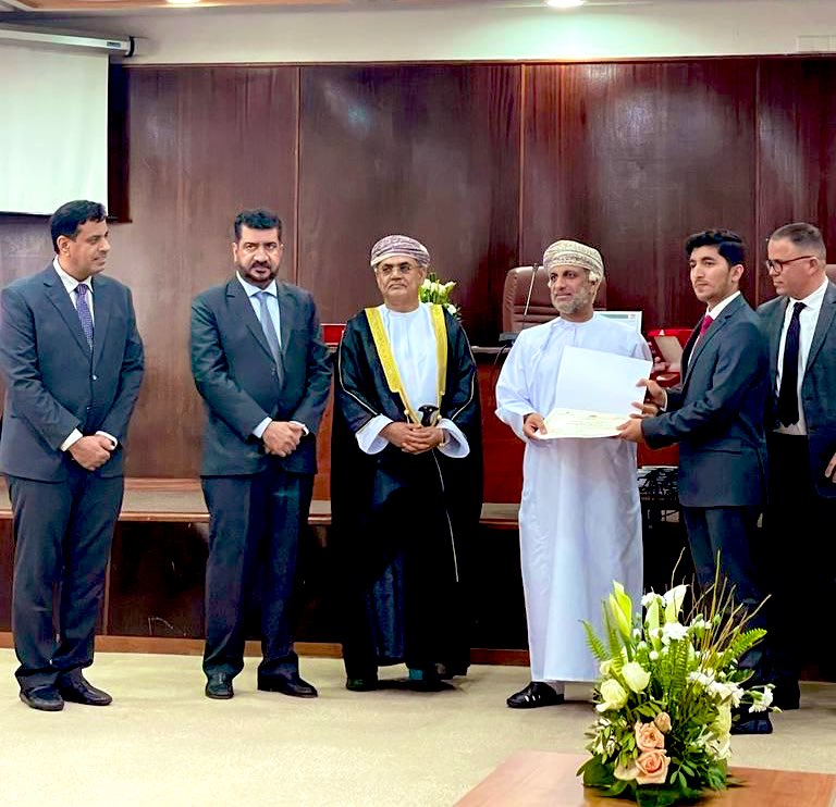 وكما أنني أدعو زملائي المحامين بالإشتراك بمثل هذة الندوات لما لها من تأثير إيجابي على مختلف الأصعدة .