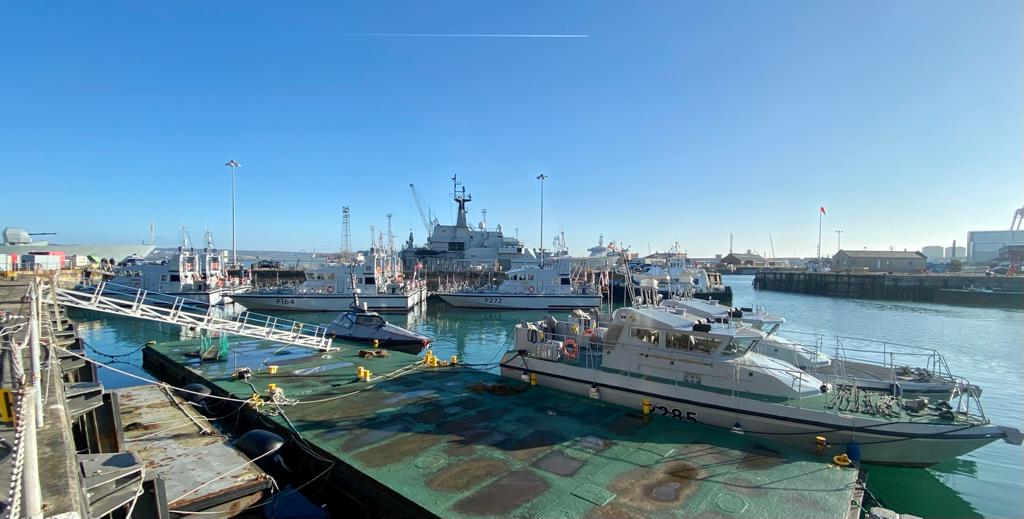 CdrJamieWells's tweet photo. Meanwhile back in Portsmouth busy 2 Basin as we get ready for YELLOW RENEGADE #smallshipsbigimpact #nighthunters https://t.co/xnHMJUl4jC