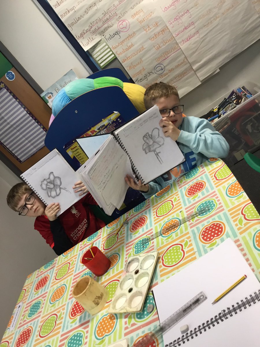 TGPS_NorthLincs's tweet photo. Year 5 have combined colours, tints and tones to create the right mood for their flower. #TGPSArt #TGPSYear5 @ScienceWeekUK https://t.co/B7HyPrxTO5