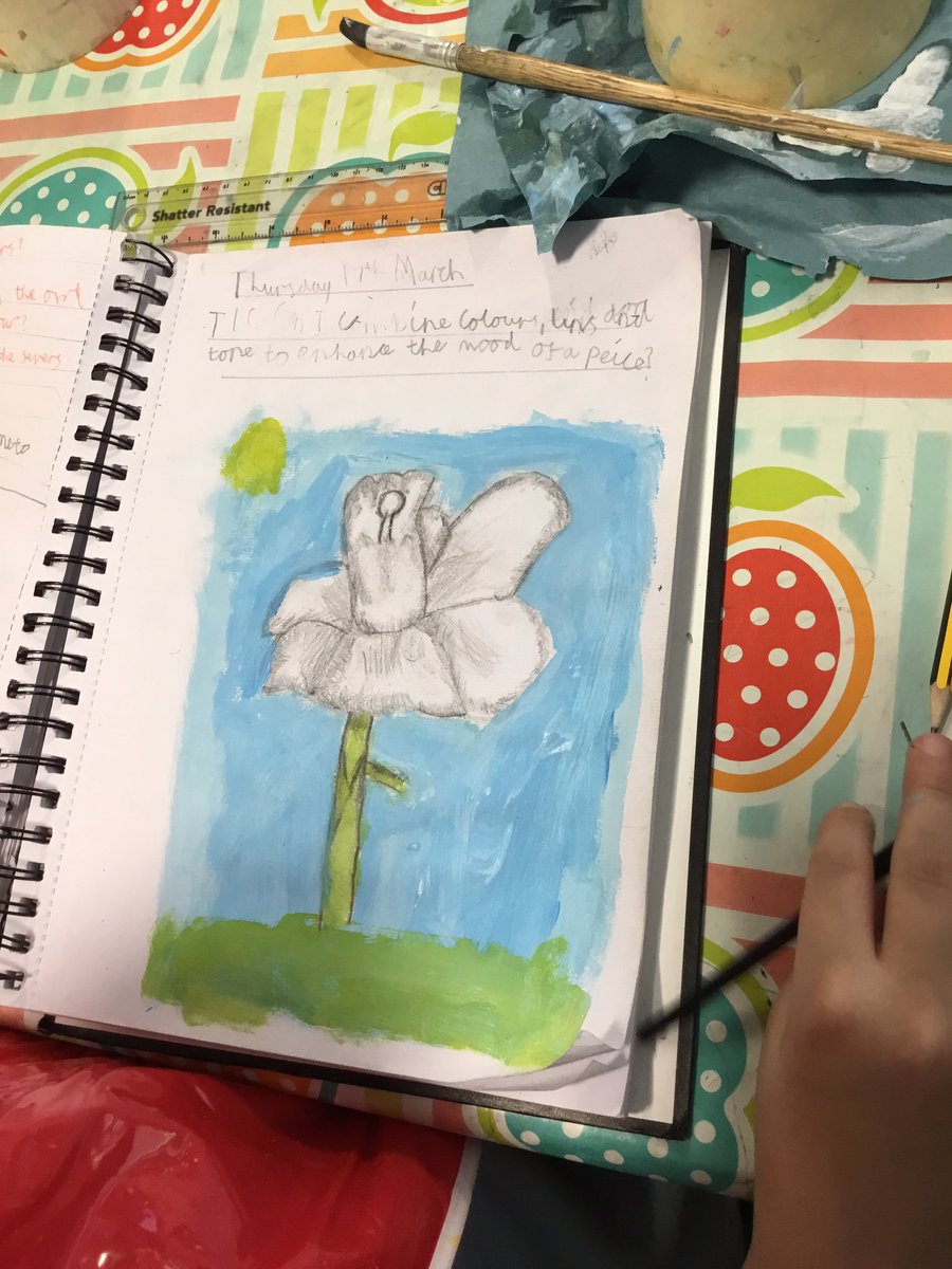 TGPS_NorthLincs's tweet photo. Year 5 have combined colours, tints and tones to create the right mood for their flower. #TGPSArt #TGPSYear5 @ScienceWeekUK https://t.co/B7HyPrxTO5