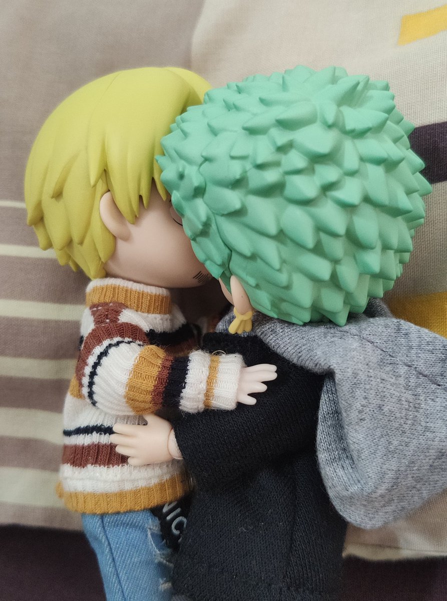 hawkerzs_'s tweet photo. hehe ZoSan 💚💛 https://t.co/7DRyUgfe8H