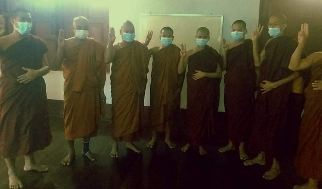 KaungKhantHto10's tweet photo. #Mandalay's monks recited paritta suttas for the peace of #Myanmar, for the success of the uprising &amp; for civilians to be free from miseries under outrageous SAC. 

#WarCrimesOfJunta
#2022Mar18Coup
#WhatsHappeningInMyanmar https://t.co/1QgPJ9XfOb