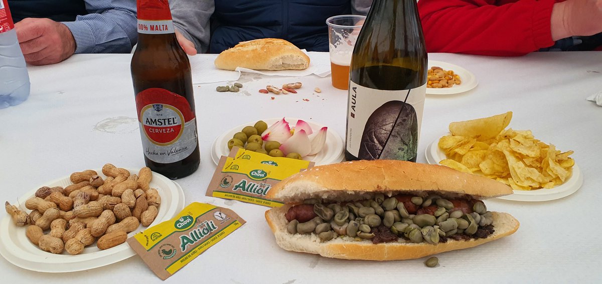 SVicente_Azzati's tweet photo. Ja tenim el tradicional entrepa de #Barrachina de #Embotitambfaves per a completar un bon esmorzar amb #cacaudelcollaret @Amstel_ES @salsaschovi @AnisTenis https://t.co/qN24ShMcLy