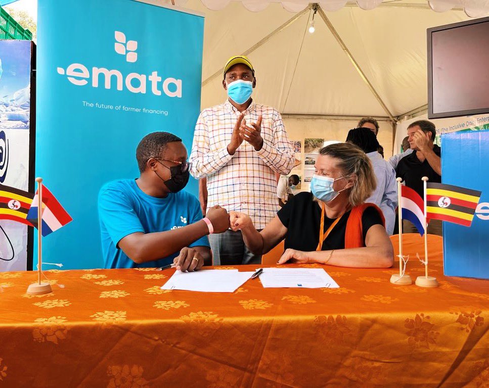 Emata_UG's tweet photo. #HappeningNow: Netherlands Embassy partner with Emata to give digital loans to Ugandan farmers.

Signing ceremony at #HarvestMoneyExpo with the Dutch Ambassador @Karin_Boven &amp; our CTO @agabadave, overseen by Minister for Agriculture @FrankTumwebazek.

@newvisionwire @MAAIF_Uganda https://t.co/EQEmeHu1Yq