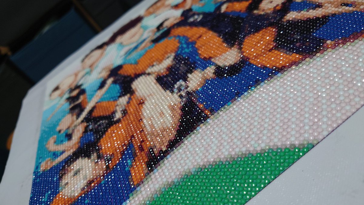 完成しました！
制作期間1週間！新しい趣味を持ちたくて始めてみたダイヤモンドアート💎
楽しかったです(´˘`＊)
そして後ろでにゃんこにお布団占拠されてる💦
 #ダイヤモンドアート
 #ハイキュー