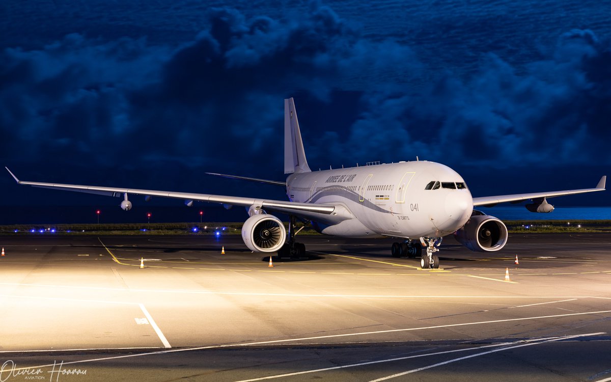 OlivierHoarau's tweet photo. 🇫🇷 This week we had the visit of #FUJCG , an #Airbus #A330 #MRTT of the @Armee_de_lair 👋 accompanied by the full moon 🌑
#Avgeeks #A330mrtt #LaReunion #Armeedelair #Reunionisland https://t.co/ym3bj3H4fR