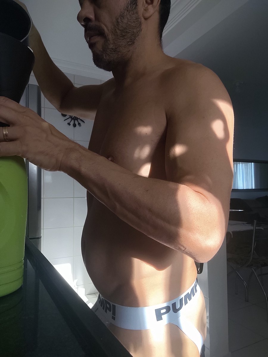 sungasecuecas2's tweet photo. Fazendo o café e depois arrumar para o trabalhar!!!
#jockstrap #Gaypublico #gaydotado #homemcomhomem https://t.co/cKhnkJmluo