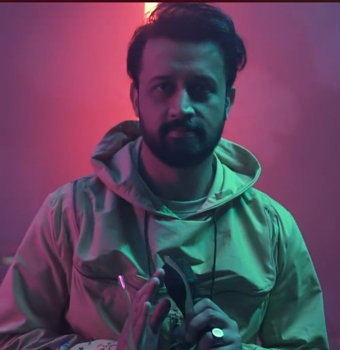 aadeezgg's tweet photo. Tinie🥺🥺🥺🥺🤏🤏🤏🤏🤏
Why so fkn cute 
😭😭😭😭😭😭😭
He was prolly the biggest star in the room but he was just bouncing around while abdullah stood respectfully beside him I cantttt😭🤏
#Go
#GoCokeStudio
#AtifAslam https://t.co/f2nwhvfy4n