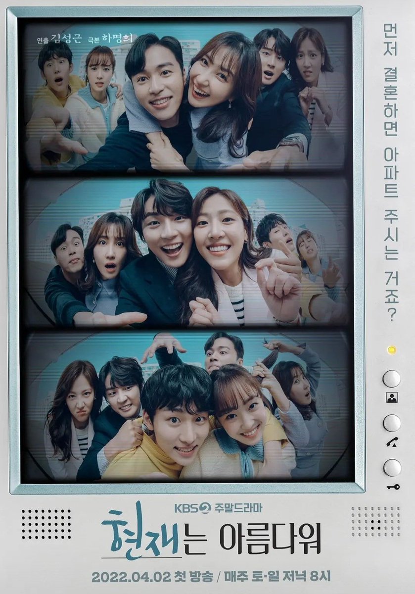 ArabYoonSiyoon's tweet photo. ١٨ مارس ٢٠٢٢ | تحديث

موقع kbsdrama بملصقات تجمع ثنائيات الأخوة الثالثة لدراما نهاية الأسبوع القادمة "#ThePresentisBeautiful".

"إذا تزوجت أولاً، هل ستعطيني شقة 💐؟" https://t.co/itr12BI0q6