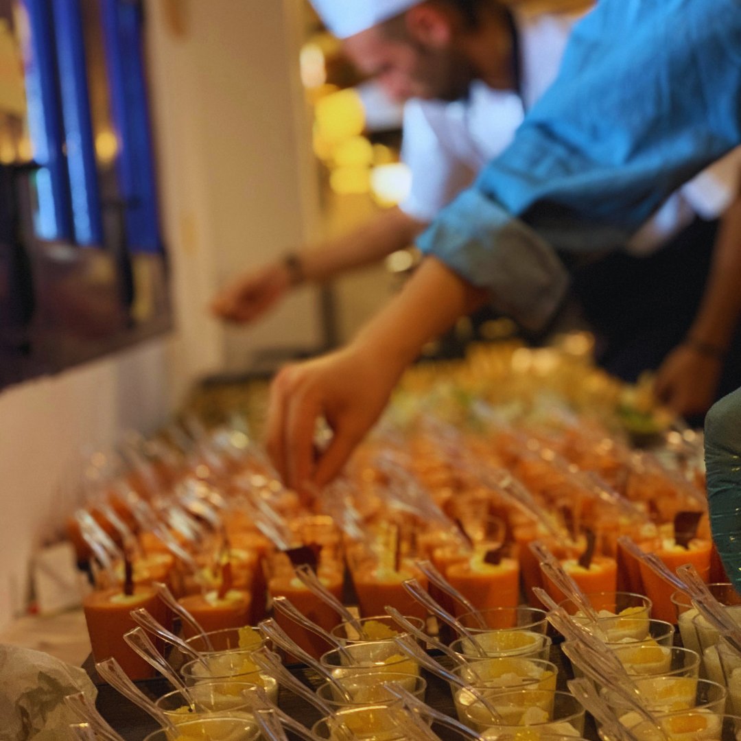 UNINICIO's tweet photo. El valor añadido de estos productos reside en las historias que es esconden en cada una de esas recetas, elaboradas de forma artesanal en #Lanave14 💪🏼
#uninicio #lanave14 https://t.co/xpWABlgsUw