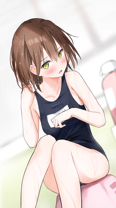 スク水で一緒に入っちゃう年上の幼馴染

「か、体洗うときは絶対こっち見ちゃダメだからね…」 
