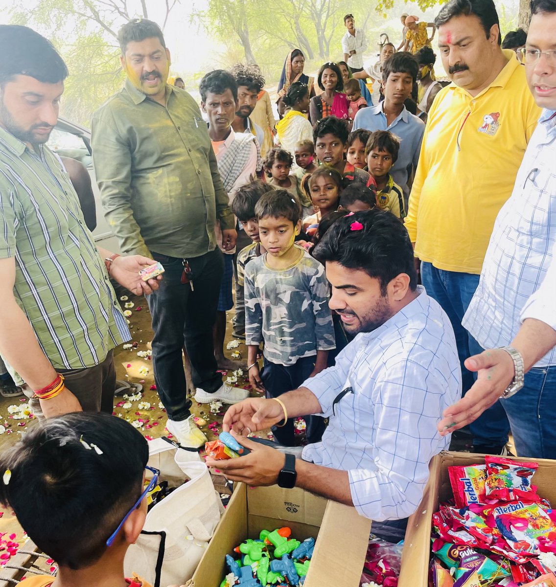 KeshavRaaghav's tweet photo. किसी की ख़ुशी ‘रंग’ में
किसी की ख़ुशी ‘संग’ में ।
#HappyHoli #happyholi  #ColorsOfHappiness #Holi2022 #nationfirst https://t.co/hcjtWwcNaK