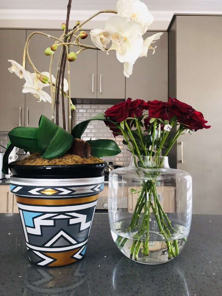 DdzlDesigns's tweet photo. Hand Painted FLOWER POT https://t.co/xBJOREhv6t