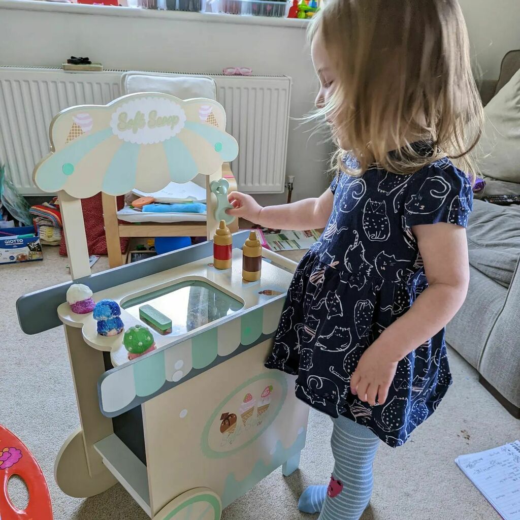 LifeAsMrsD's tweet photo. It's only taken 3 months of emails and millions of deliveries of screws, wrong screws, not enough screws, and now finally the girls' Christmas present can be used! Poppy keeps sitting "ice cream, ice cream. Does anyone want an ice cream?!" https://t.co/lwOxsTUZQL https://t.co/ANLo5nWz6u