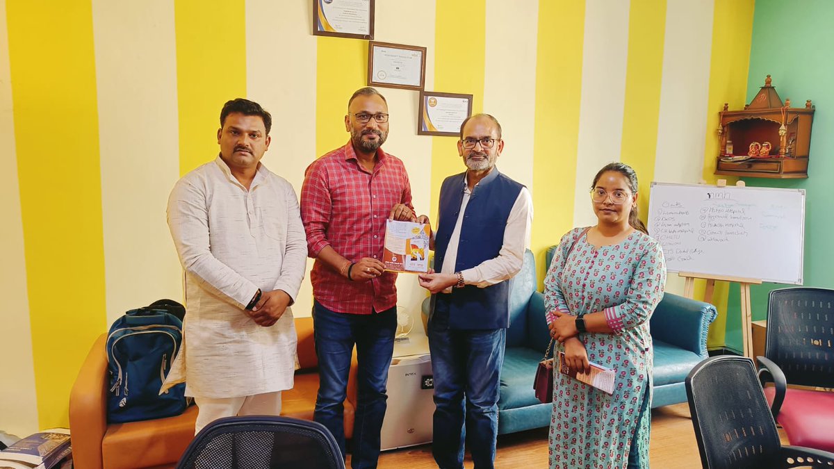 AbvpNoida's tweet photo. @ABVPVoice की ऐतहासिक जीवन गाथा पुस्तक स्वरूप में प्रकाशित होने जा रही हैं । (ABVP)  की सात दशक की यात्रा का इतिहास 800 पन्ने की पुस्तक में दो खंडो में प्रकाशित हो रही l 
 नोएडा में अभाविप कार्यकर्ताओं द्वारा पुस्तक की प्रति का अग्रिम पंजीकरण कराया गया। 
#ध्येय_यात्रा https://t.co/kV79ynZpc3