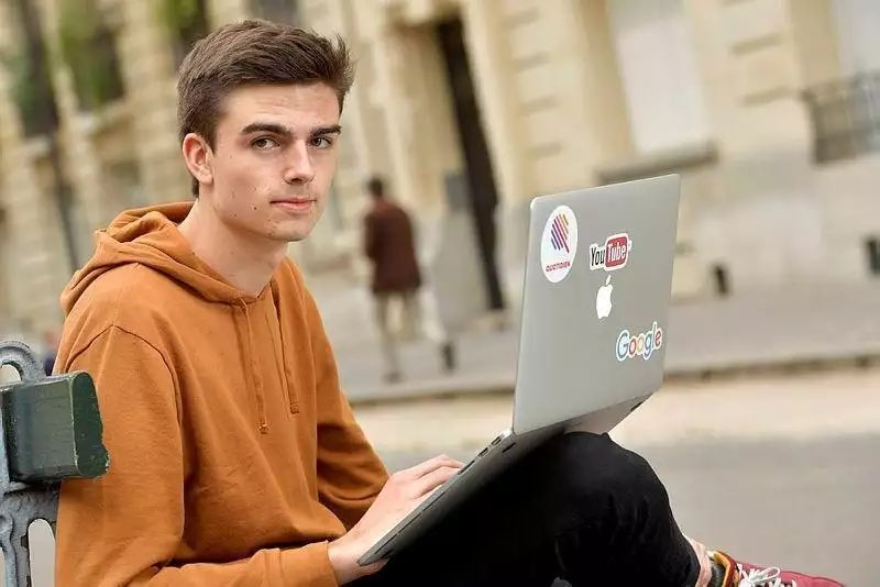KenBogard's tweet photo. Aujourdâhui a 13h dans le #lunchplay on reçoit @HugoDecrypte pour une ITW sur son parcours et ses activitĂ©s @lestreamFR
https://t.co/Du8dIqt4x4 https://t.co/fyw6N8z0yo