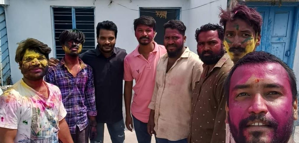 RebbaSaikumar's tweet photo. May this festival of colours , paint to your life with joy and happiness, friendship, love and your loved ones be blessed with everything that you all have wished for...!
#HappyHoli
#Team_RVM #socialmedia
#RebbaVasumunnur #RVM
#Youth_Congress_President
#Malkajgiri_Assembly https://t.co/hRy3dscRcs