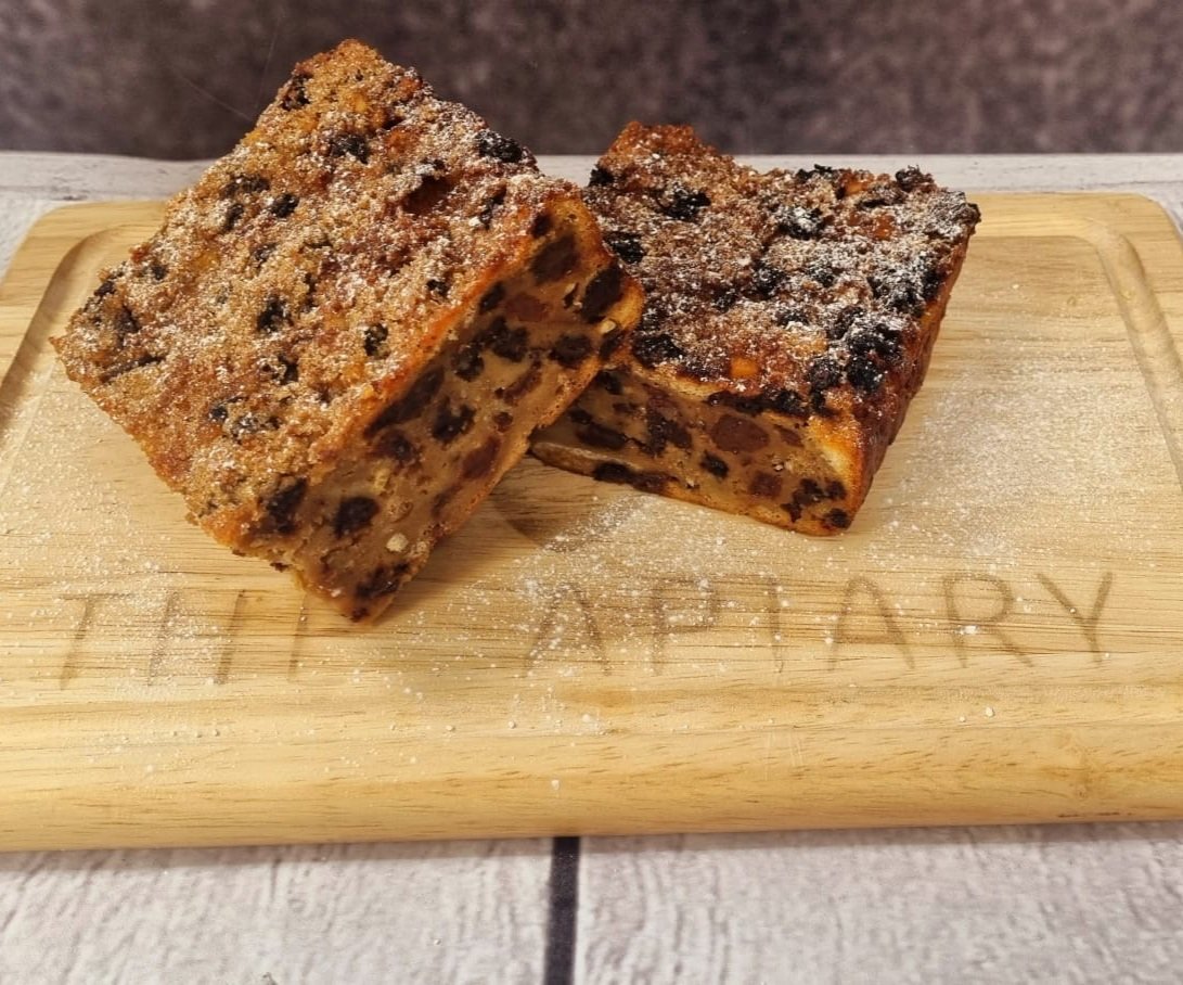 ApiaryHarleston's tweet photo. #CakeoftheWeek!

Traditional bread pudding, YES please 😍😋

Made in house 🧡🐝

#harleston https://t.co/EijBHBy46U