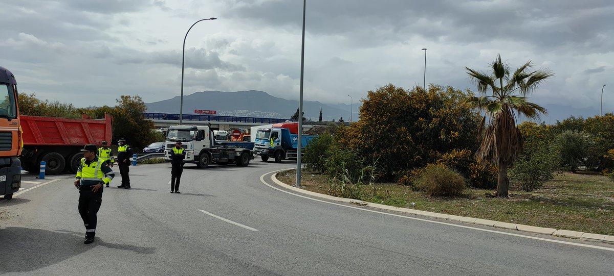 MASBIRRA's tweet image. #HuelgaTransporte CTM de Málaga bloqueado @SocialDrive_es