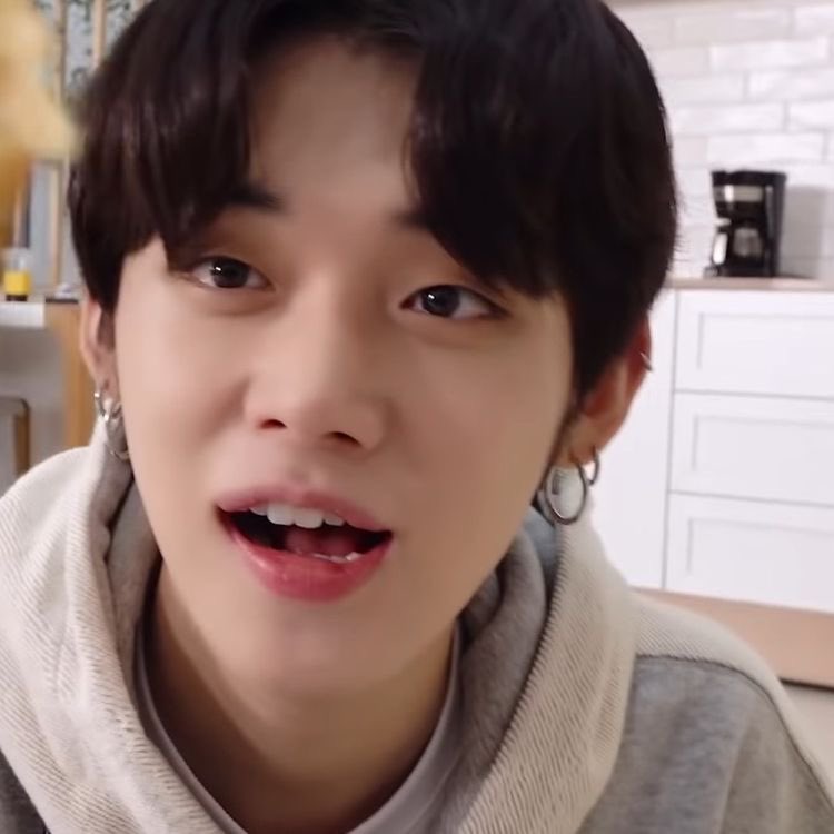 mai_yawnznnn's tweet photo. --🐰#YEONJUN
if yeonjun cat then why yeonjun bunny teeth a thread https://t.co/1UEQx6h0sb