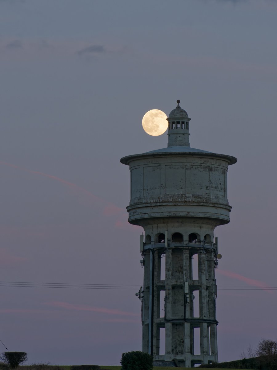 Christian Rogers (@chris_rogers73) on Twitter photo The Worm Moon rising over Gawthorpe Tower in Ossett. Shot on <a href="/OlympusUK/">OM Digital Solutions</a> E-M1mk3 and the 12-100mm lens at 100mm. #12-100mm #wormmoon #fullmoon #astrophotography #ThePhotoHour #StormHour #ossett #wakefield #gawthorpe #luna #moonhour #bbcweatherwatchers #bbccountryfilemagpotd #omd The Worm Moon rising over Gawthorpe Tower in Ossett. Shot on <a href="/OlympusUK/">OM Digital Solutions</a> E-M1mk3 and the 12-100mm lens at 100mm. #12-100mm #wormmoon #fullmoon #astrophotography #ThePhotoHour #StormHour #ossett #wakefield #gawthorpe #luna #moonhour #bbcweatherwatchers #bbccountryfilemagpotd #omd