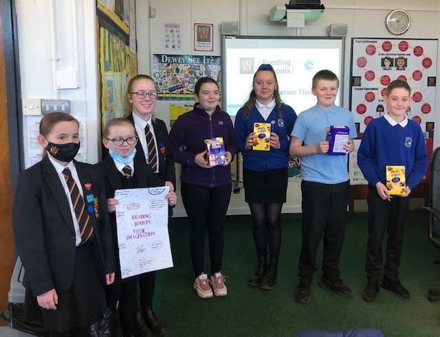 The winning group from Muir St PS along with the S1 literacy ambassadors from today's #braidhurstreadingschool transition visit exploring 'Why We Should Read'. A huge well done to all of the pupils who participated.