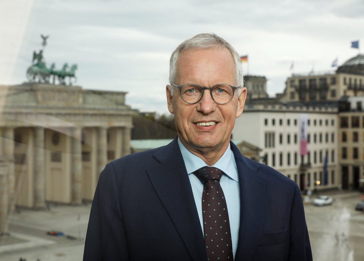 Ausstieg aus der Produktion #Lebensmittel ohne #Gentechnik in #Landwirtschaft und Verarbeitung: Krieg gegen die #Ukraine kappt Rohstoffbasis.
raiffeisen.de/drv-hauptgesch…