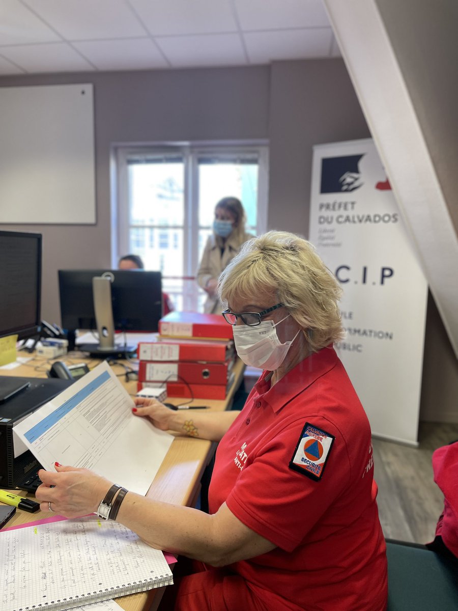 14Umps's tweet photo. 🇫🇷#SolidariteUkraine 🇺🇦
Nos équipes sont mobilisées sur la cellule d’information au public de la Préfecture du Calvados, mise en place pour les ressortissants ukrainiens. 

➡️Pour toutes demandes qui concerne ce sujet, contactez le : 
📞02.31.52.74.43 https://t.co/3mucdbqsgA