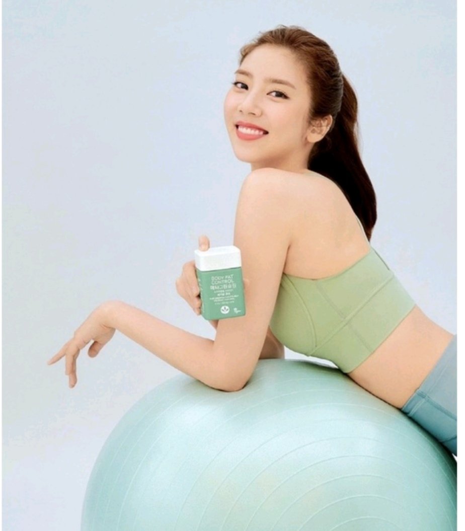 MakeupSogood's tweet photo. ❤️ลดน้ำหนัก ลดพุง
Vital Beautie Metagreen Body Fat Control 
ตัวช่วยเรื่องหุ่นเฟิร์ม ผอมแบบปลอดภัยด้วยสารสกัดจากธรรมชาติชาเขียวที่ดี���ี่สุด

เป็นอาหารเสริมการจัดการไขมันในร่างกาย ผอมเพรียว ปลอดภัย
  620  ส่งฟรี
#VitalBeautieMetagreenBodyFatControl​ #Oliveyoung​ #ผอม #ลดน้ำหนัก https://t.co/jncaobwTiE