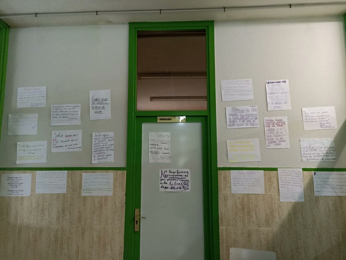 IESrycMadrid's tweet photo. El alumnado de 4 ESO de Sección ha realizado estos carteles con frases célebres de algunas de las mujeres más relevantes de los siglos XIX y XX. ¡Gran trabajo!😉 https://t.co/coCKHq3Axf