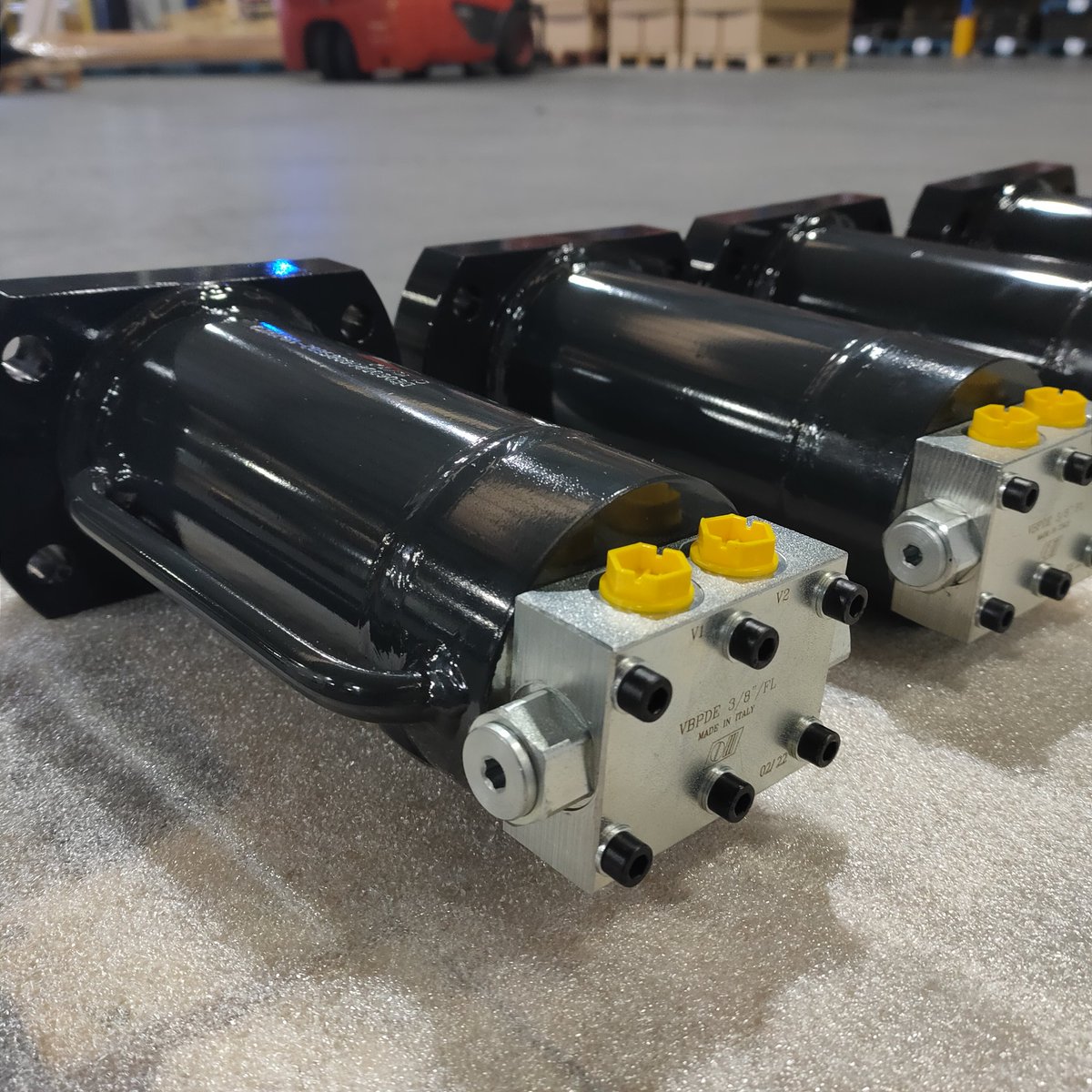 CICROSA's tweet photo. 🇪🇸Cilindros con brida delantera y válvula soldada al fondo para prensa hidráulica. 
🇬🇧Cylinder with front bridle and valve welded om bottom. Use: hydraulic press.

#Hydraulics #Hidráulica #CICROSAHIDRAULICA #HydraulicCylinder #CilindroHidráulico https://t.co/tqViASnJ32