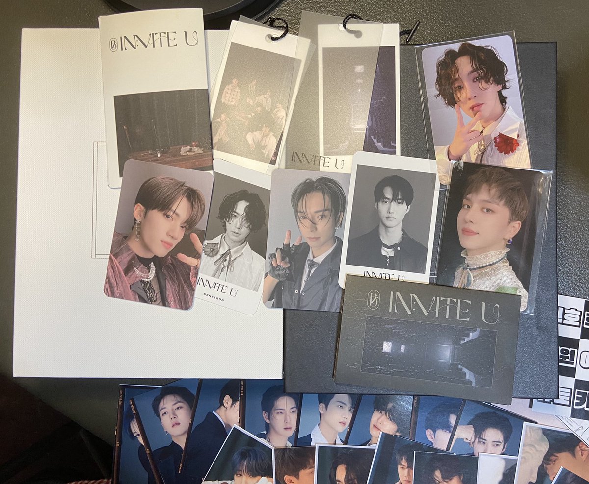 kimdoyooo's tweet photo. Thank you @kinongseokUNI!!!! Soooo lucky I got the Shinwon PC I really wanted 😭🥺💖 https://t.co/Wr4TxtKi81