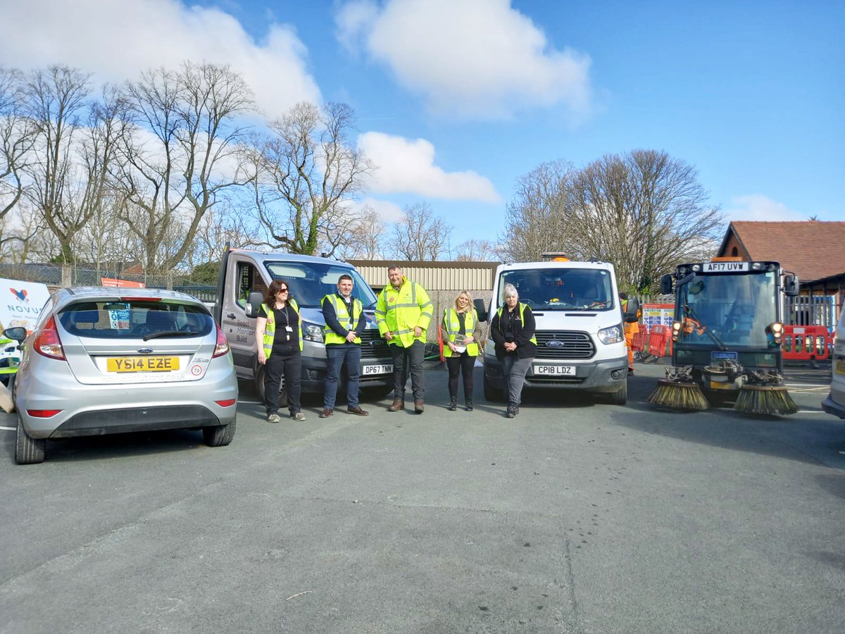 _NovusSolutions's tweet photo. Our Wrexham team have been busy on this sunny Friday morning, helping residents #recycle and dispose of any unwanted items for @wrexhamcbc Environmental Action Day!

#GlobalRecyclingDay #GlobalRecyclingDay2022 #Sustainability #savetheplanet #environment https://t.co/19mWfWfgyB