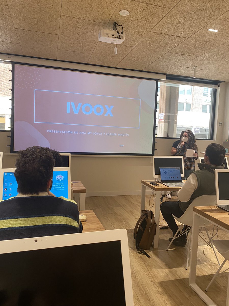 Hoy le toco el turno a <a href="/AnaLopezMol/">Ana María López Molero</a> y <a href="/esther_martin5/">Esther Martín</a>. Les toco presentarnos <a href="/ivoox/">iVoox</a> 🎧

#Equipo229 <a href="/aulaCM/">Aula CM - Escuela de Comunicación y Marketing</a> <a href="/jordisanildefon/">Jordi San Ildefonso</a> <a href="/LuciaSalvest/">Lucía Salvador</a>