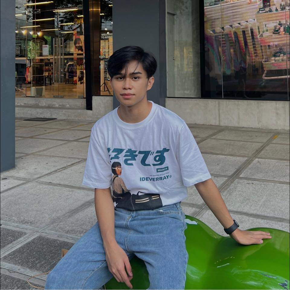 sccen5042's tweet photo. Bucket hat                           Bakit hot https://t.co/CYrmLp7geb