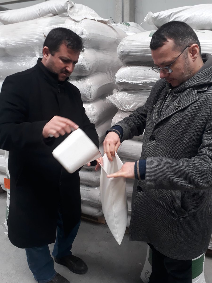 konyailtarim's tweet photo. Çiftçilerimiz temiz ve güvenli tohuma ulaşabilmesi için Bitkisel Üretim Şube Müdürlüğü #tohum #sertifikasyon birimi tarafından 5553 sayılı Tohumculuk Kanunu kapsamında İlimizde bulunan tohum üretici firmalarına ait #korunga tohum numuneleri alınarak Antalya TSTMye gönderilmiştir https://t.co/3E27aCY5Qe