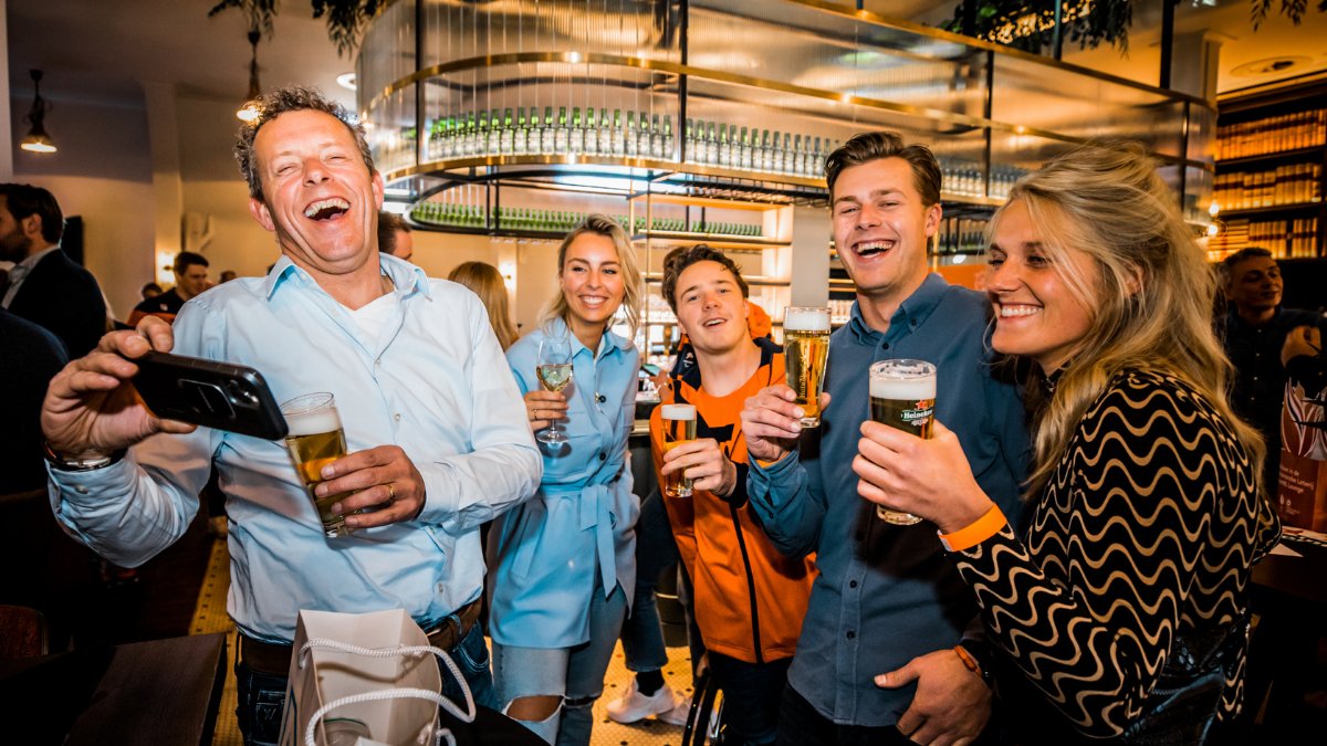tribesportsnl's tweet photo. 𝗪𝗔𝗨𝗪, @TeamNLtweets ! 😍

🍻 Wat een enorme eer om onze paralympische toppers gisteren te mogen ontvangen in de @Heineken_NL experience . 

🥇🥈🥉 Samen met familie en vrienden stonden we stil bij de prachtige prestaties en bijzondere Spelen in Beijing. 

#nederlandseloterij https://t.co/uTnmbKPXqf