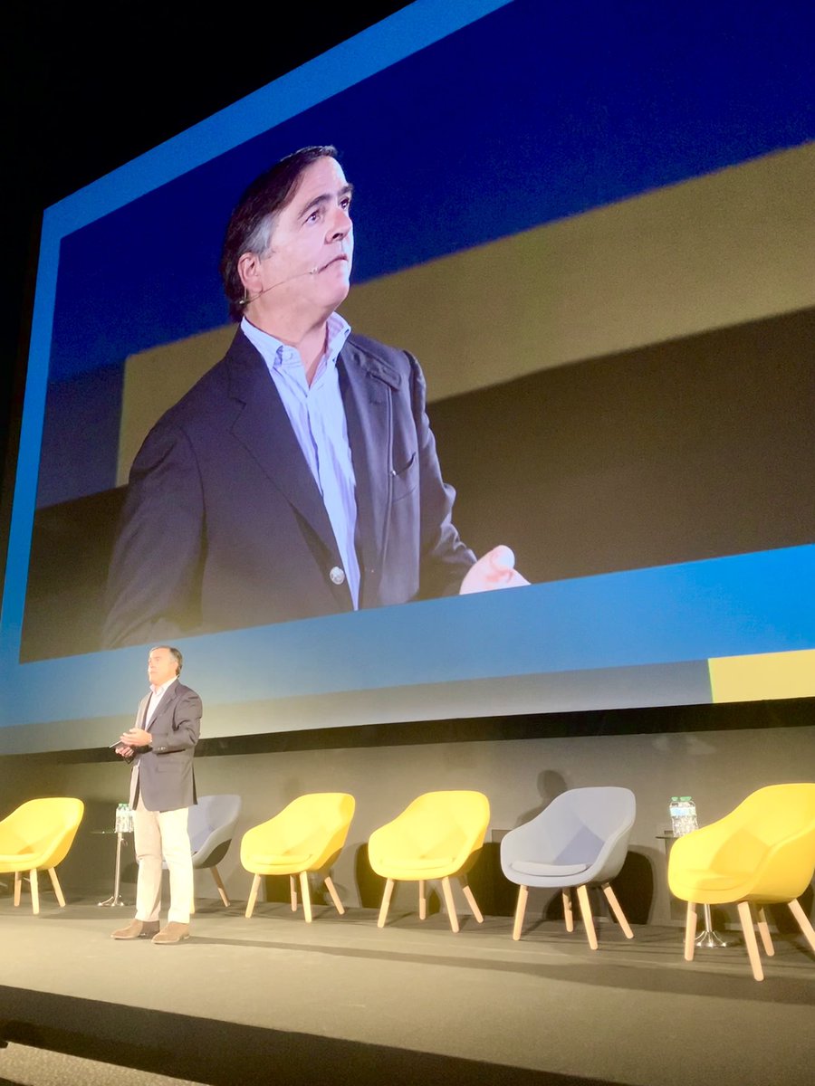mobis's tweet photo. Ignacio Mataix, CEO de @IndraCompany presentando la nueva marca empleadora de la compañía #EngineeringTheFuture
Gran evento impulsado por un equipo 10. 
#EmployerBranding https://t.co/TGPRganxmL