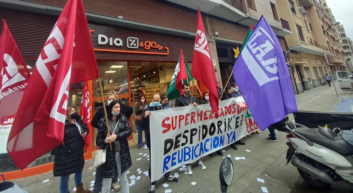 LABbilbo's tweet photo. 📣📣ADI!!📣📣
Pozas kaleko DIA supermerkatuko 6 langileak kaleatuak izango dira, enpresak EZ birkokatzea erabaki du. 
Ante esta decisión, el Comité de Empresa ha convocado una jornada de huelga el viernes 25! #kaleratzerikEZ #NODespidos #DIA https://t.co/MN6FYJ5OXx