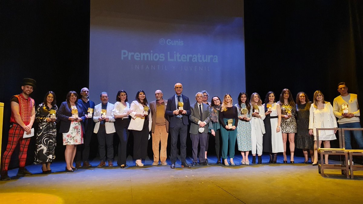 EditorialGunis's tweet photo. 🌟Una #noche para recordar.

🎥La I #Gala de #Premios a la #LiteraturaInfantil y #Juvenil Gunis fue todo un #exito 

👀Podéis ver la Gala entera en nuestro Ig!
https://t.co/bB5mOMP7lO https://t.co/6QtB1VYOC6