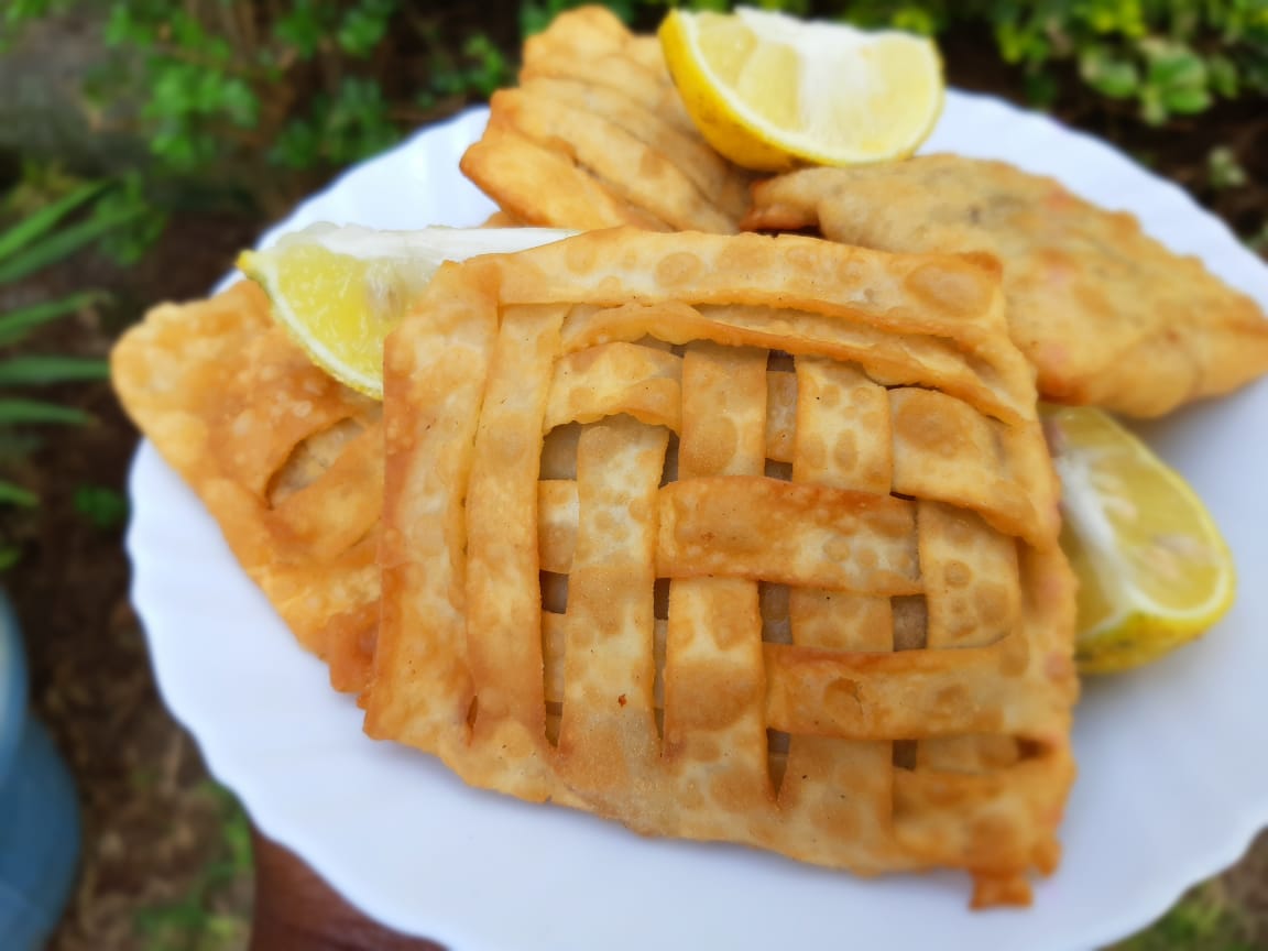 lizzereats's tweet photo. Snack goodies from Mandazi to  a variety of  samosas,with amazing offers every Friday contact 0701038655 to get yours,we deliver across Nairobi
#Bahati #snackplug #samosa
#mandazi #mathare #Railaodinga https://t.co/5OLFyydRBQ