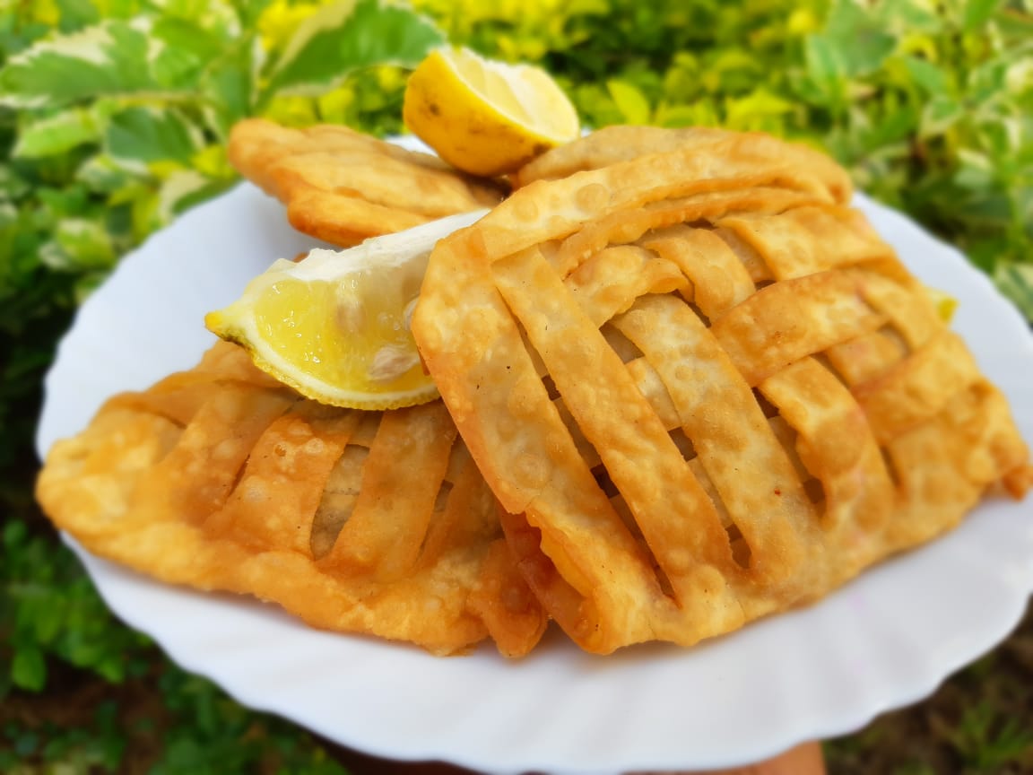 lizzereats's tweet photo. Snack goodies from Mandazi to  a variety of  samosas,with amazing offers every Friday contact 0701038655 to get yours,we deliver across Nairobi
#Bahati #snackplug #samosa
#mandazi #mathare #Railaodinga https://t.co/5OLFyydRBQ