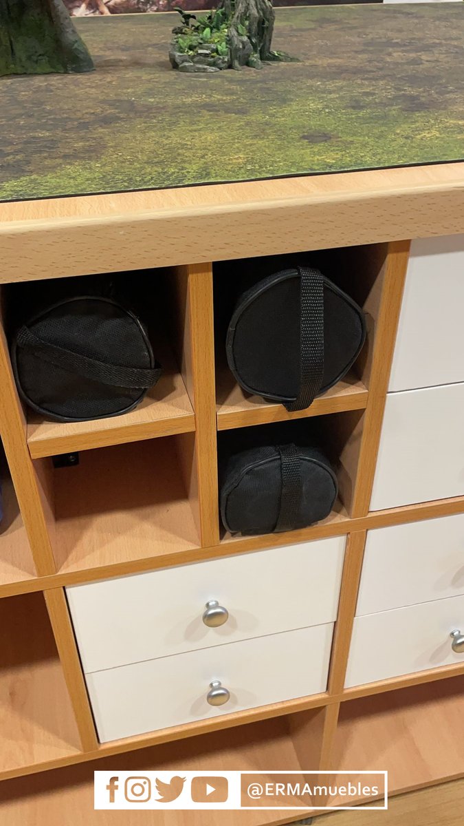 ERMAmuebles's tweet photo. Buenas tardes!! Os traemos hoy una mesa distinta, enorme, con mucho sitio para organizar todo el material para épicas batallas. Gracias a nuestros amigos de @deadlyprint  por la confianza!! Os recomendamos que os paséis por su perfil y web, tienen cosas más que interesantes. https://t.co/2oPqfAZoWX
